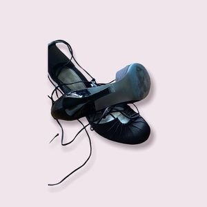 Ladies Shoes 8 1/2 Nine West black satin-gently worn